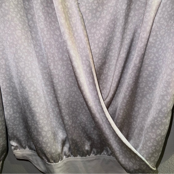 Abercrombie & Fitch Satin Cream Leopard Print Bodysuit‎ Size Large - Picture 4 of 6